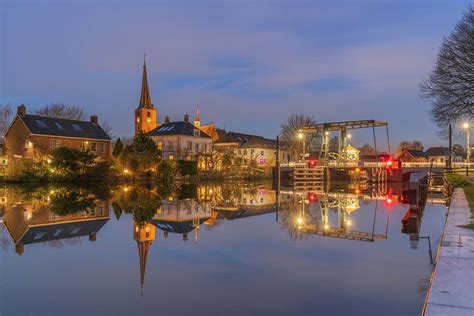 Koudekerk Aan Den Rijn Kerk En Brug Over De Oude Rijn Van Frank Smit