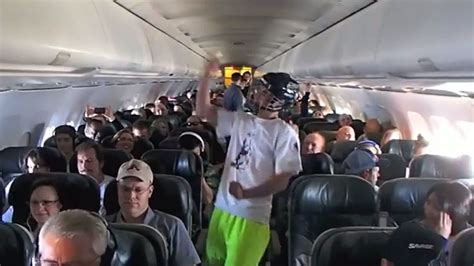 Harlem Shake On A Plane