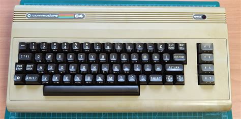 retroengineer commodore  breadbin