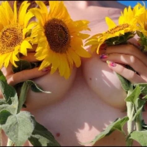 Wife Gets A Deep Massage And A Deep Fingering Close Up Porn Feat Olia