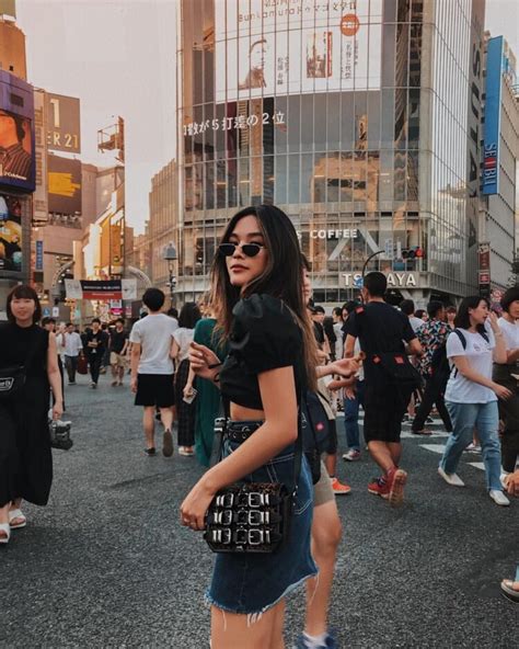 Hot Sexy Tsutsumi Hoang Bikini Pics