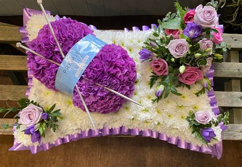 Knitting floral tribute – buy online or call 01452 303600