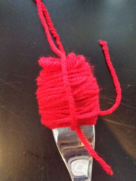 how to make a yarn pom pom 5