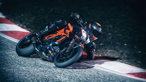 Ktm Super Duke R Vs Ducati Streetfighter V Naked Bike Ti N T N N Ch N Xe N O
