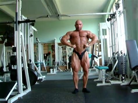Huge hot bald Musclebull part ThisVid 日本語で