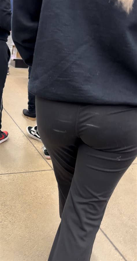 Sexy Blonde With Glasses Ass Forum