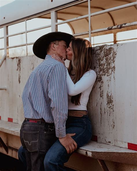 𝙺𝚊𝚒𝚕𝚎𝚢 𝙼𝚊𝚎 | Western Luxe Photographer on Instagram: "There’s something