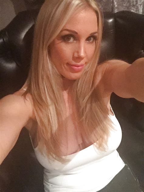 Rebecca More British Busty MILF Slut Photo X Vid