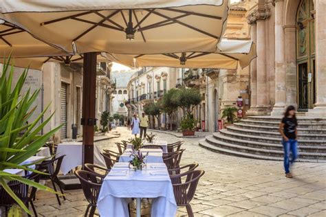 Sicilia Satra Il Ristorante Di Fronte Al Commissario Montalbano A