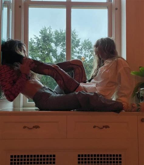 Pin By Mila On Cool Pins Girls In Love Cute Lesbian Couples I Love Girls