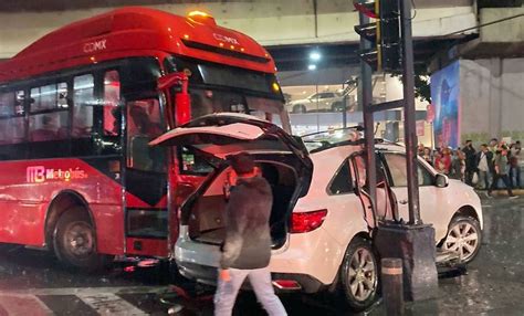 Choque Entre Metrob S Y Camioneta Deja Lesionados En Iztacalco