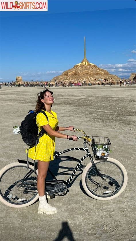 Milana Vayntrub AT T Girl Mintmilana Nude Instagram Leaked Photo