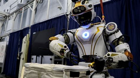 Valkyrie Y Apollo Preparan A Robots Humanoides Para Ir Al Espacio