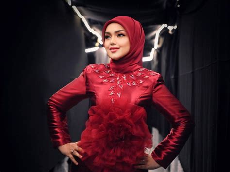 Siti Nurhaliza postpones solo concert to next year