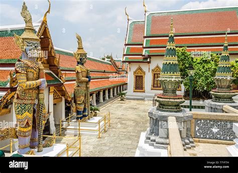 area   buddhist temple complex wat pho     temple