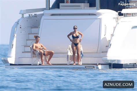 Georgina Rodriguez Sexy Seen With Cristiano Ronaldo Showing Off Her Sizzling Bikini Body On A