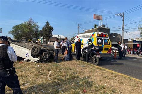 La Voz De Michoac N On Twitter Se Accidenta Un Taxi En La Salida A