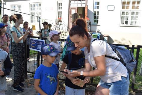 Odkrywali Zagadkowe Portale W Miejskiej Grze Mobilnej Po Pruszczu