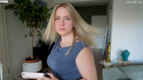 KellyMissesvlog Nude OnlyFans Leaks Fappening FappeningBook