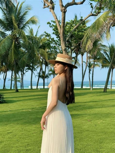 Cuộc sống của mới của hot girl Nhật Lê sau 6 năm chia tay Quang Hải đính hôn thiếu gia