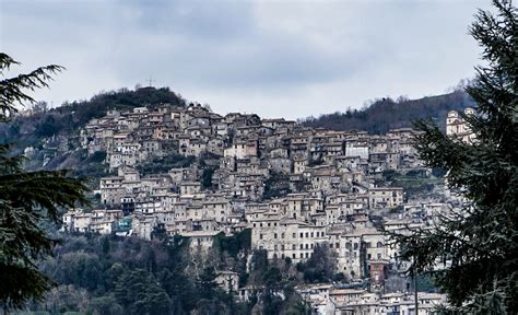 Artena TraveLazio - TraveLazio Kickin’ it with mules and rugby
