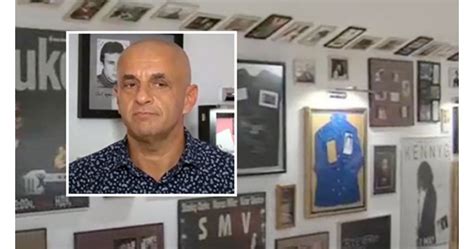 Диджей ПАЗИ в дома си награда на Паша Христова и баскитарата на Гого от ...