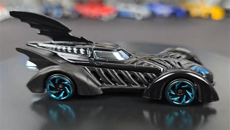 Машинка Базова Hot Wheels Batman Forever Batmobile Treasure Hunts