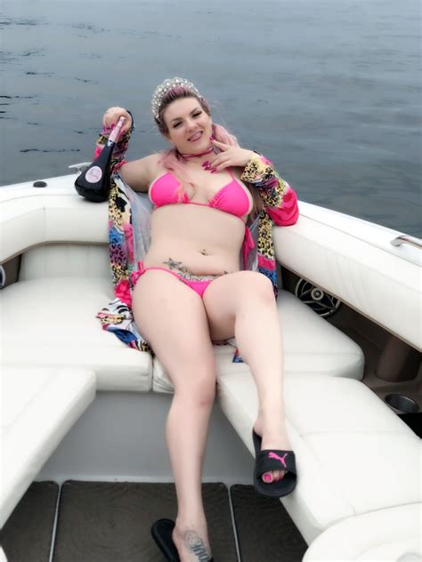 Curvy Emmy Demure Posing In A Pink Bikini On The Boat Photos