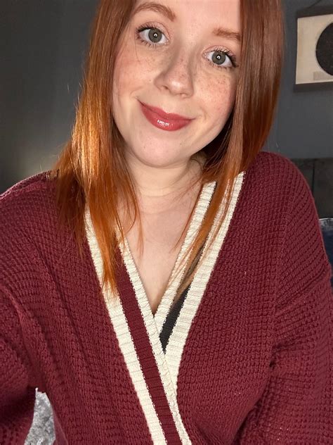 Need a volunteer for a snuggle buddy please! : r/RedheadBeauties