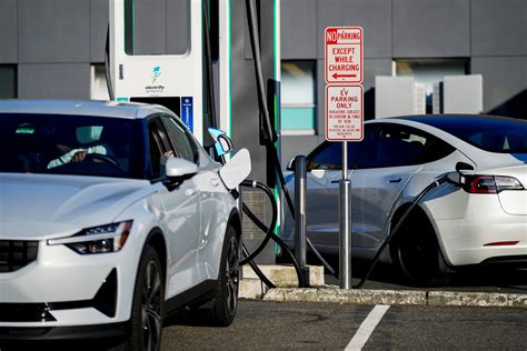 Wisconsin's first federally-funded fast EV chargers come online - WPR