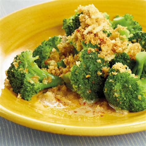 Broccoli mit Chilibröseln Rezept ESSEN UND TRINKEN