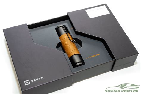 Молоток для экстренного разбивания стекла Zeekr.