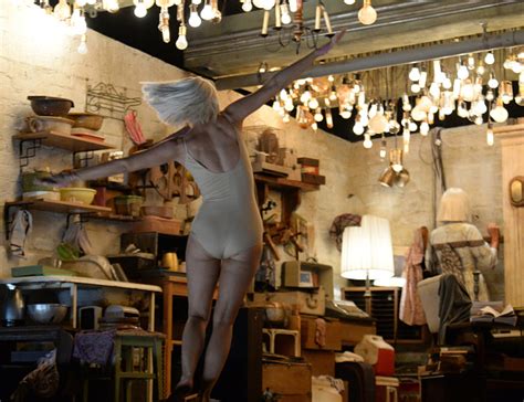 Naked Kristen Wiig In The Grammy Awards