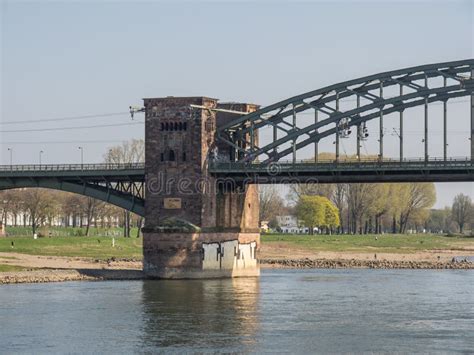 Flusskreuzfahrt Auf Dem Rhein Stockbild Bild Von Kirche Fenster