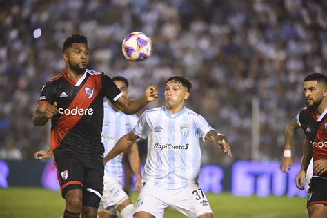 River empató con Atlético Tucumán y le da una pizca de esperanza a los