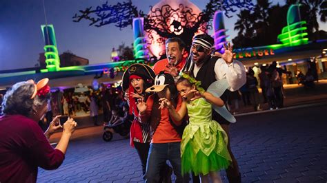 Disneyland Halloween 2019 The Party Moves To California Adventure