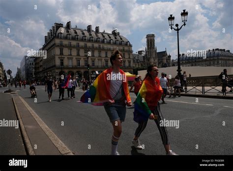 Gay Pride Paris Banque De Photographies Et Dimages Haute R Solution Alamy
