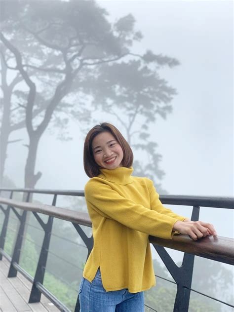 Nữ hoàng điền kinh Nguyễn Thị Oanh Lúc điệu đà với váy khi gợi cảm với bikini