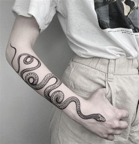 Update more than 74 snake wrapped around thigh tattoo - in.coedo.com.vn