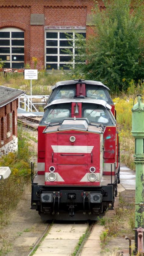 V100 im Doppeltraktion in Bahnbetriebswerk Gera. Foto 25.09.13 ...