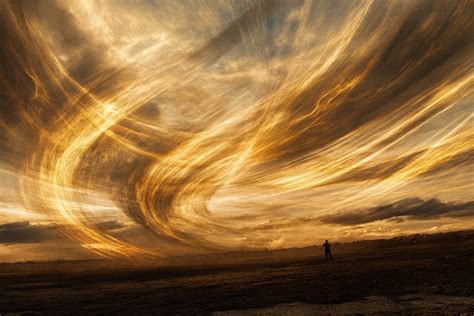 unexplainable sky phenomena   captured  video  voyaging