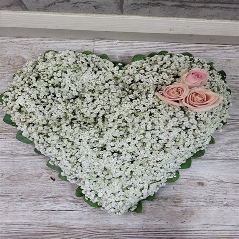 Heart Gypsophila Wylde Green Florist