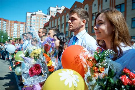 В российских школах проходят выпускные балы