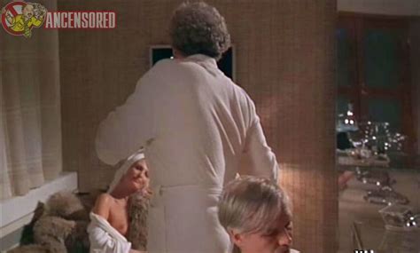 Marina Lindahl nude pics página 1