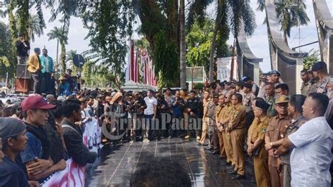 Ditemui Pejabat Pemprov Sumbar Warga Air Bangis Yang Demo Kecewa Kami