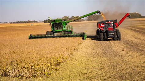 Combine And Grain Cart Emptying Emelia Jacobs Flickr