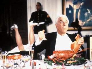 Pamela Anderson Speelt Naast Liam Neeson In Reboot Naked Gun Films Series NU Nl