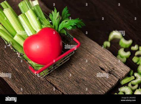 Tallo De Apio Rojo Fotografías E Imágenes De Alta Resolución Alamy