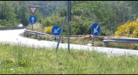 Umbria Auto Si Ribalta E Vola Gi Dal Viadotto A Torricella Morti