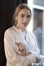 Nothing Makes Sexy Babe Nae Happier Than Showing Her Nude Body Photos